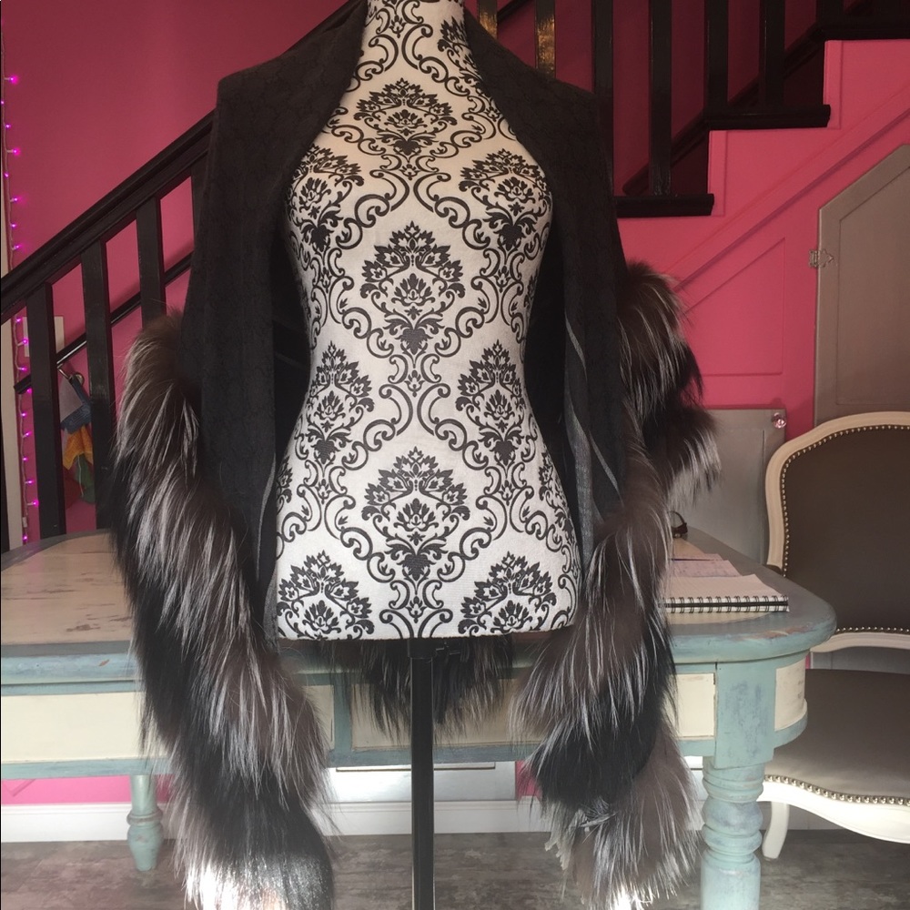 Gucci silk/wool shawl / wrap